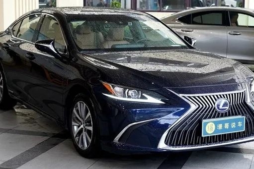 买雷克萨斯ES选混动还是自吸，价格相差8万混动车型性价比高吗？