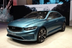 吉利全新中型车路试谍照 最快年内推出/CMA平台首款轿车