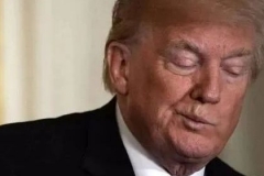 美国到了危急一刻，特朗普态度终于变了