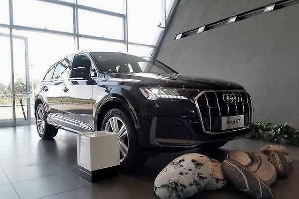 奥迪新款Q7到店实拍，69.98万起售的限量车型，原来变化这么多