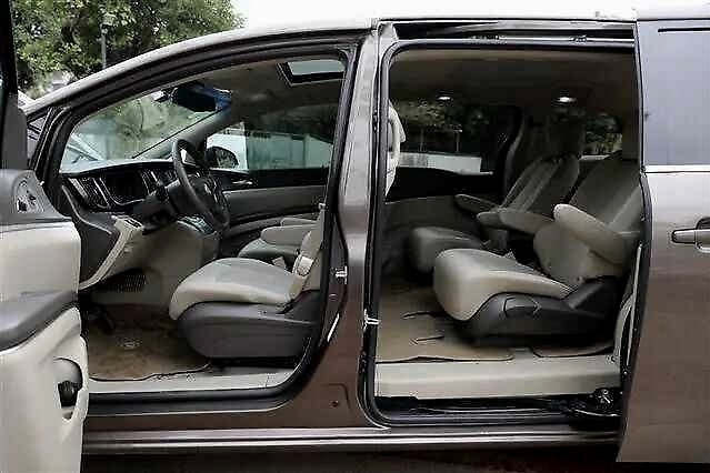 行走的商务办公舱！这台“胖头鱼”7座MPV依旧是商务接送利器