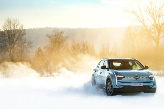 加1.2万可买透明A柱，这家车企解决了困扰百年的驾驶盲区问题？