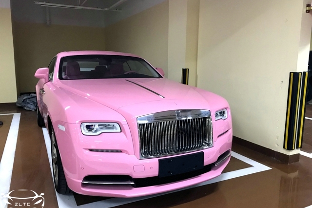 偶遇粉色女神定制版SUV，18万的车，开出卡宴的气势