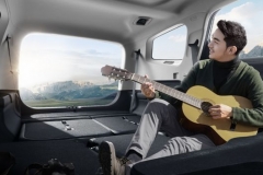 自带2.2米“大床” 能“躺赢”的SUV吉利豪越