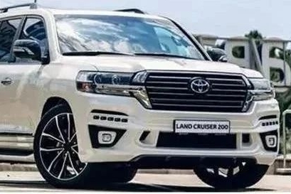 手握60万，高配普拉多和丐版陆巡，选谁？