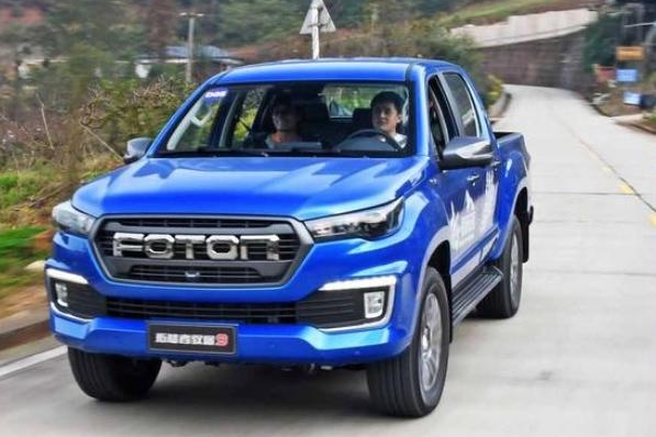 福田全新硬派SUV曝光，比普拉多更大，外观酷似装甲车