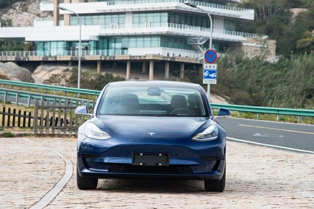 特斯拉一重欢喜多重忧，股市动荡外加被夏普起诉