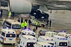 “绝对不去隔离！”回国女子骄横跋扈大闹机场，最后尝到恶果