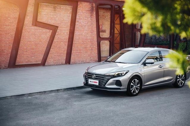 优秀！逸动PLUS预售仅16天斩获破万销量