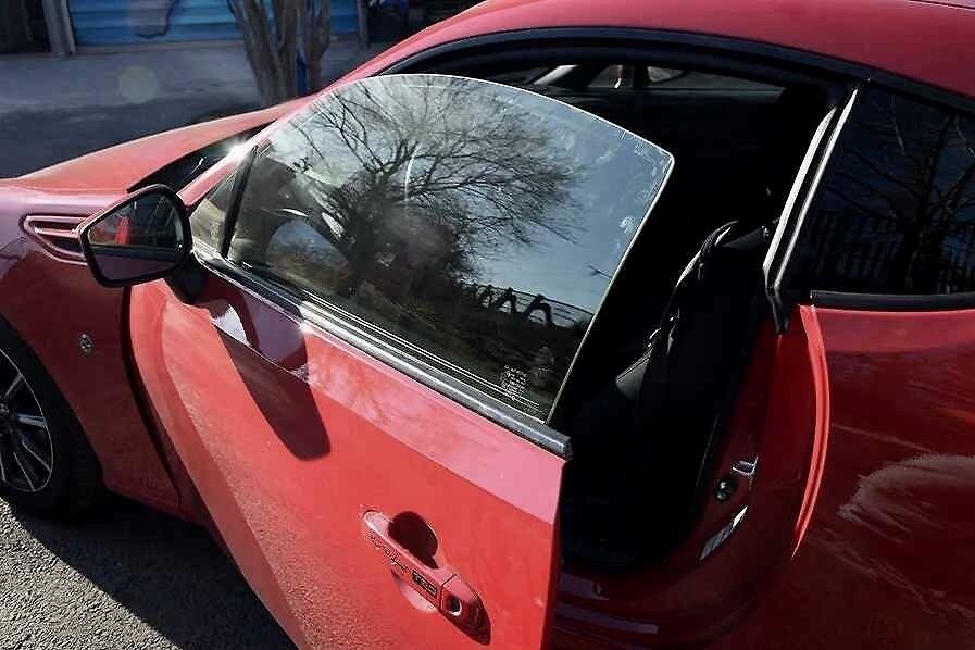 坐进这辆丰田86，瞬间以为自己穿越了