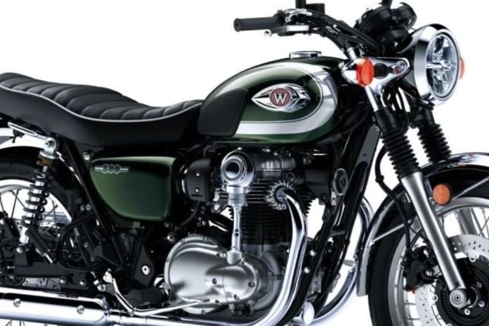 112900元，川崎新款双缸复古W800国内发布，选它还是选凯旋T100？