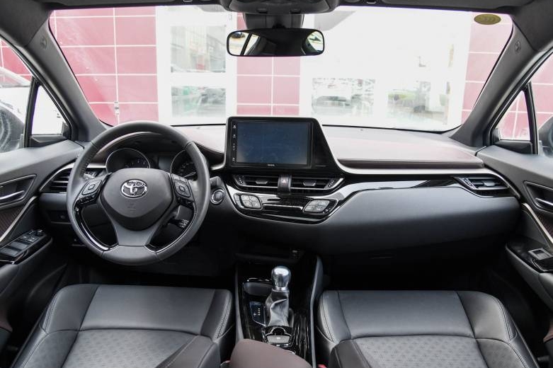 标配10气囊，五星安全的丰田奕泽油耗还低，TNGA架构果然不同