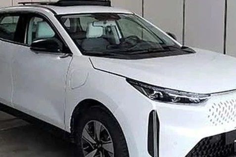 看个新车丨奔腾E01曝光，全新E系列纯电平台新车