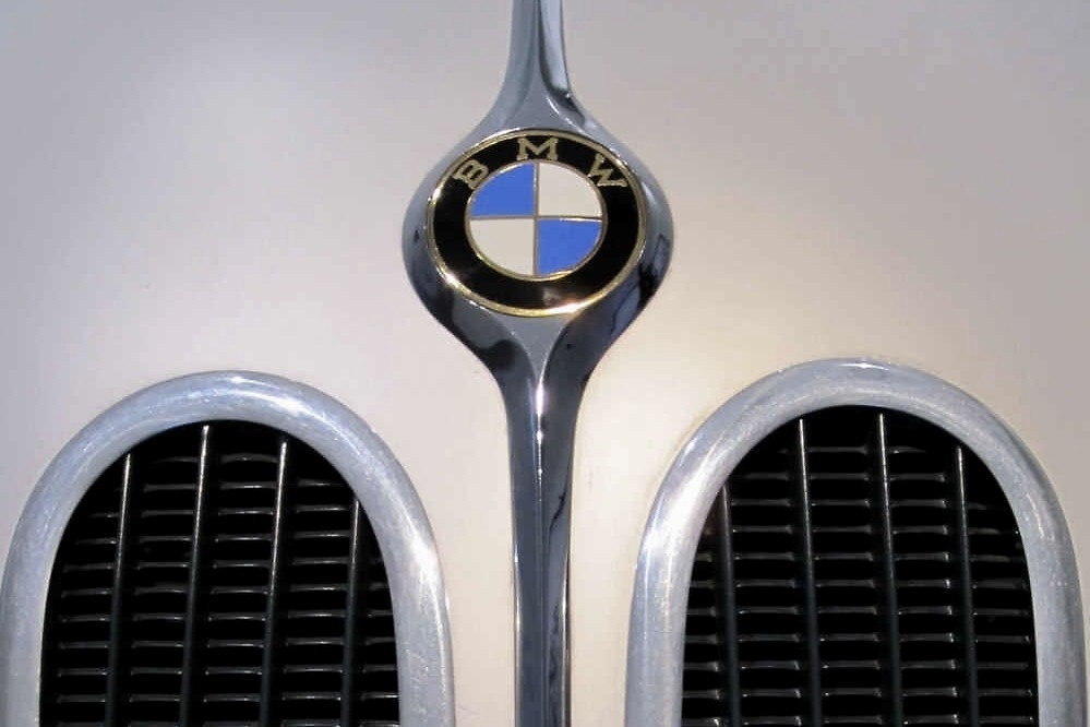 汽势影像：102岁宝马极简史