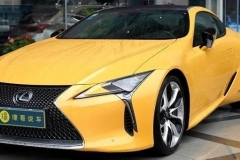 没在路上看过三辆以上的GT跑车，百万级的车价卖点居然是省油环保