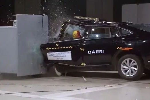 帕萨特碰撞成绩不理想，车主和网友的看法，一样吗