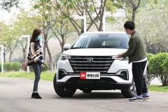 10万级SUV实力大考验，妹子最终选择了TA