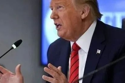 壮我国威！美空军上方出现一面中国国旗，上面的七个字，引发关注