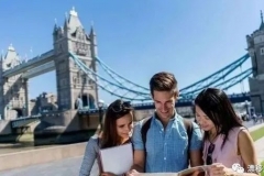 1.5万孩子比14亿国人金贵？我们该不该接回，因疫滞英的小留学生？