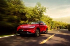 造车资质搞定，小鹏汽车距离“领跑新势力”还有几道坎要迈？