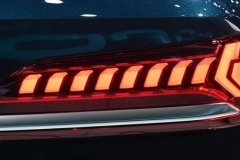 奥迪Q7中期改款霸气回归，quattro全时四驱+全系8AT，诚意够吗？