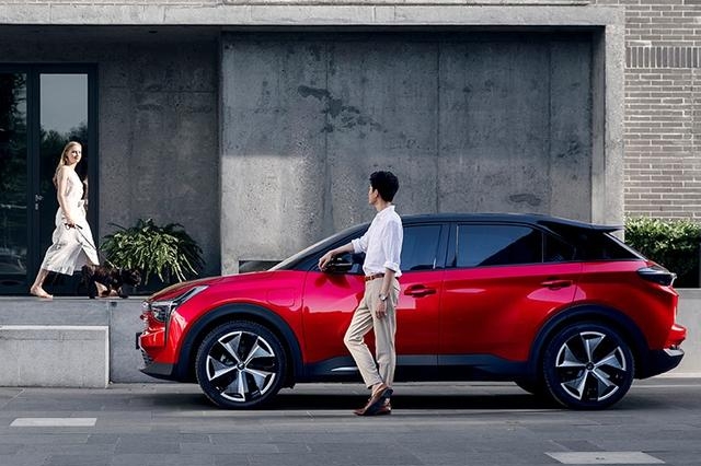 哪吒U上市，透明A柱，NEDC续航500km，补贴后13.98万起