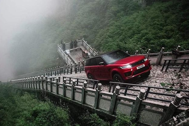 继挑战张家界999阶天梯后，路虎又做了件史无前例的事