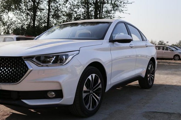 不到7万就能买的B级车？长近5米配钻石车标，便宜又体面