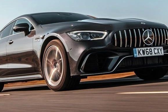 2020最豪横的性能车都有谁？英媒：这几款，能把我们开哭