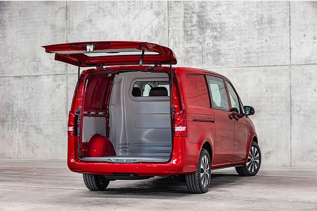 奔驰V级进行改款，竟一并推出电动车，这续航可以啊