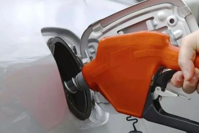 这几天千万别加油！油价暴跌，5元时代即将回归？