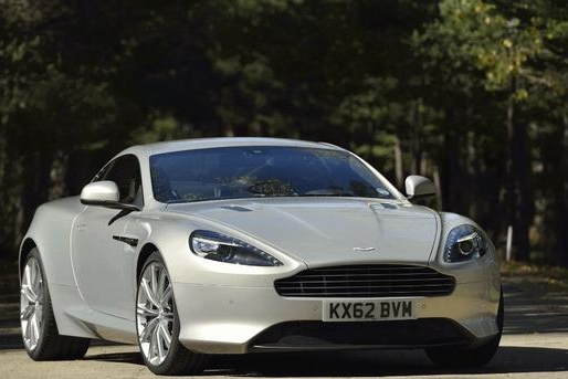 90后还在温饱线挣扎，00后Ta半年赚7千万，豪车众多最爱埃尔法