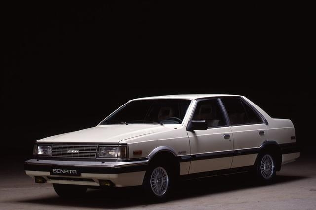 历经十代 索纳塔教科书式的 “颜值出道”