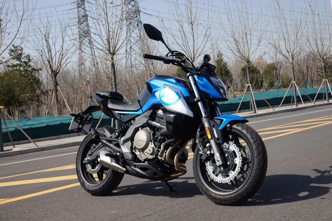 新车速递：2020款春风650NK，外观配置全面升级，标配滑动离合器