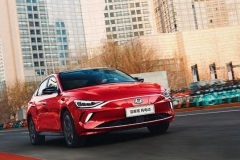 北京现代搅局，合资纯电轿跑起售17.38万，新势力们表示有压力