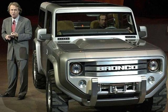 福特终于把压箱底亮相了！四轮独悬+全时四驱，越野不输牧马人