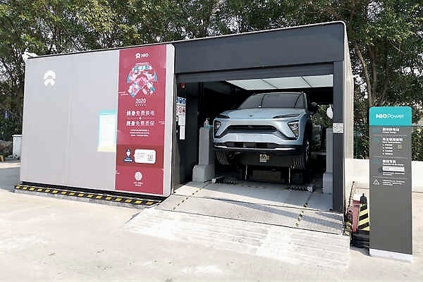 陈函的蔚来ES6长测（2）:半个月1000公里,必须要吐槽几点