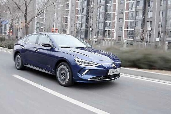 推荐中配智慧捷版，售价18.88万元，菲斯塔纯电购买推荐