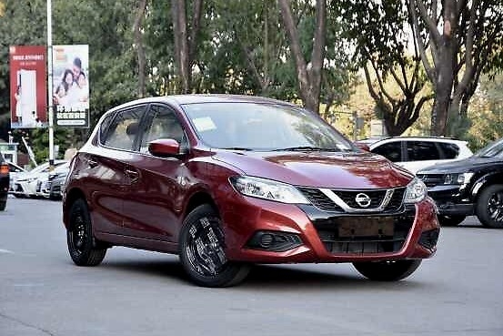 10万左右，女生开，什么轿车省油？