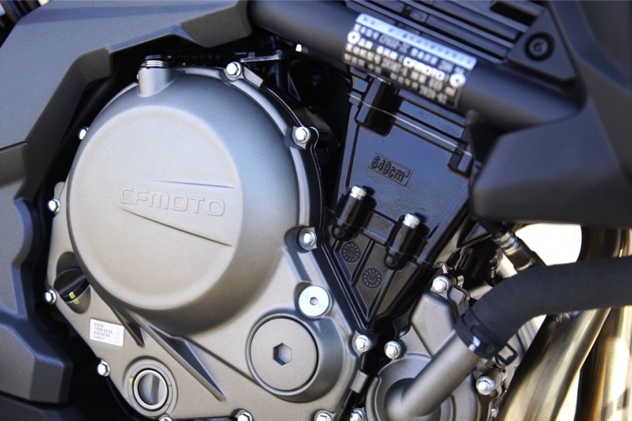 加速秒杀GTI，预算几万也能玩！2020款春风650NK试车笔记