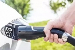 纯电动汽车的“万能充”和换电靠谱吗？