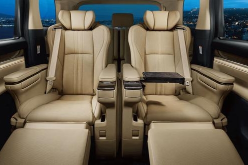 朋友的威尔法双擎，100万落地的“陆地头等舱”，也是我的小目标