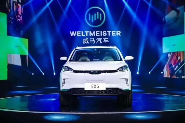 那些复工的年轻人，甚至还没拿到去年的年终奖