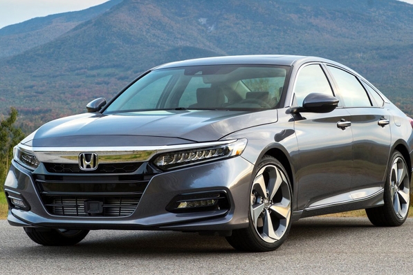 今年B级车排名要洗牌？迈腾发力迹象明显，2月雅阁丢月销冠