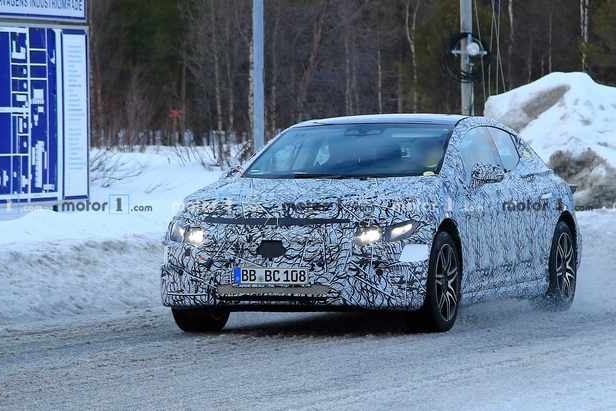 奔驰EQE路试谍照曝光 尺寸接近E级/续航或达600km