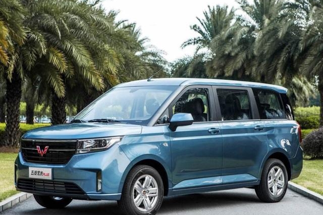 适合个体户创业的车型，可以看这款，空间大销量好，价格仅6万多