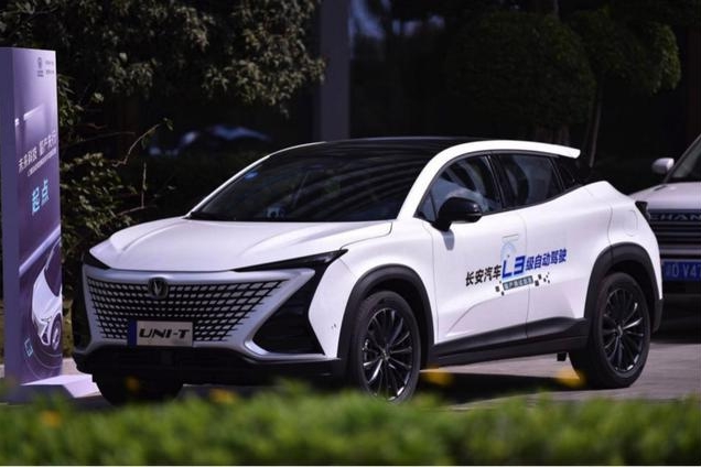 拒绝概念车PPT自动驾驶，长安量产车上路试验，总裁亲自直播