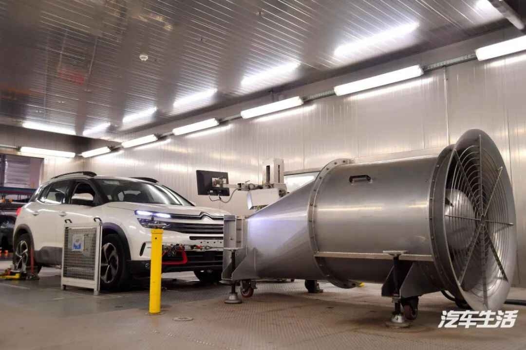 奔驰“出门不换”，中国品牌为何能做到“30天无理由退换”？