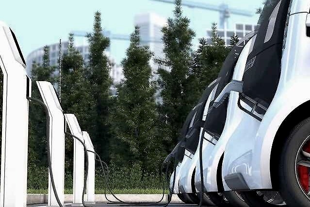 昨夜石油大事件，疯！今年满屏电趋势，大风！