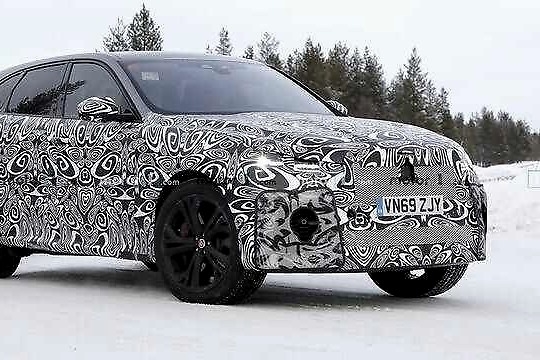 新捷豹F-PACE SVR谍照曝光，设计更激进，搭5.0T V8发动机